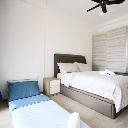 ヌサジャヤCozy, High-Floor 2Br Apt Near Legolandアパートメント エクステリア 写真